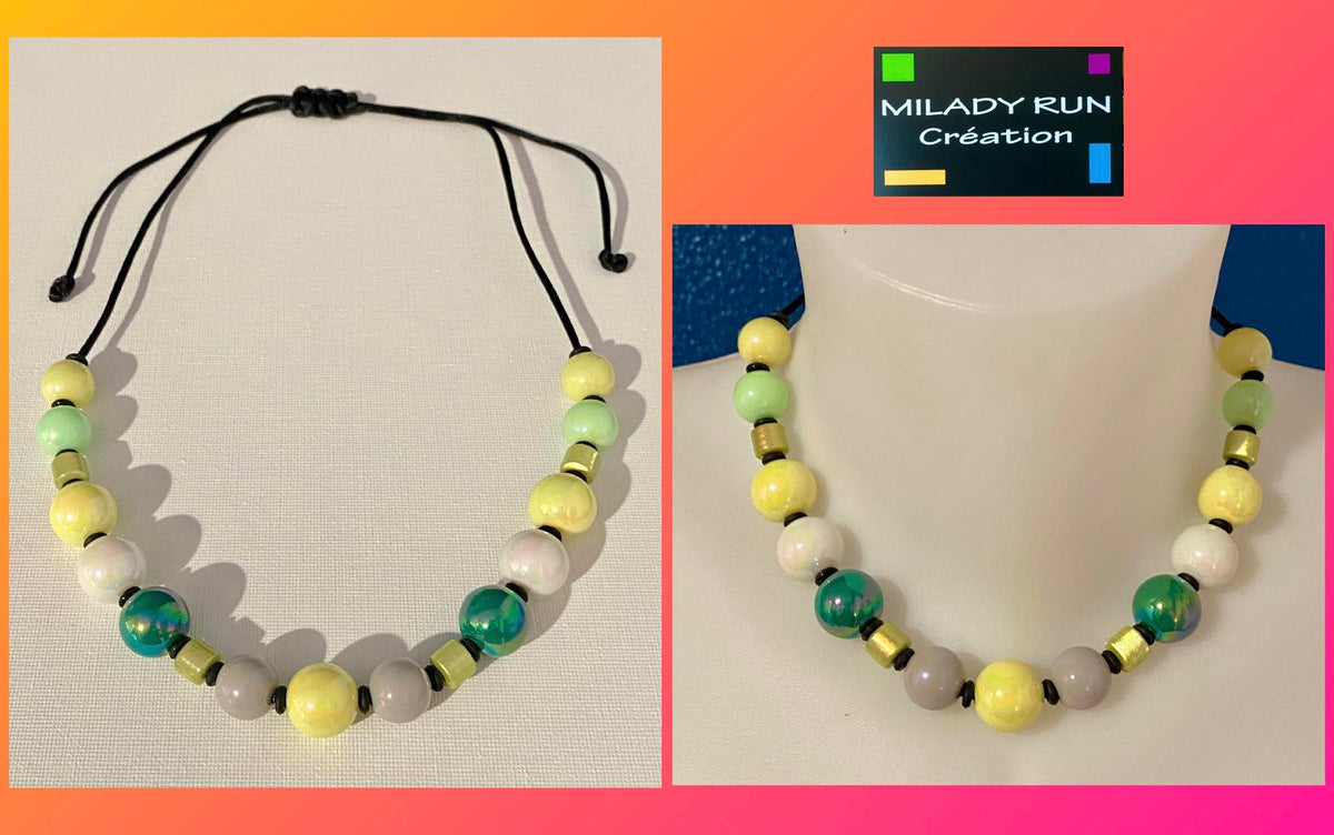 Collier cordon satiné noir ajustable, perles tons blanc, gris, jaune, vert - Création pièce unique