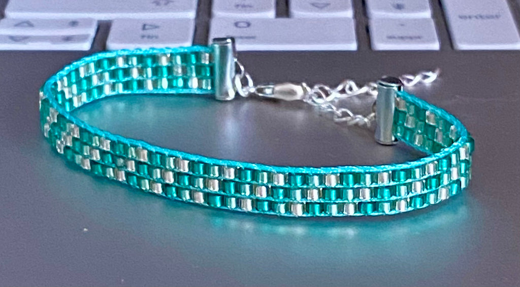 Bracelet argenté perles tissées turquoise - Création pièce unique